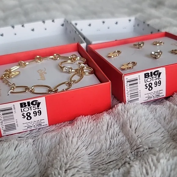 Disney Earrings and Bracelet - Picture 4 of 6
